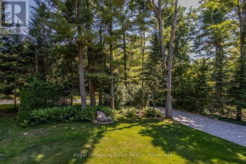 12 Lincoln Avenue, Tiny, ON 