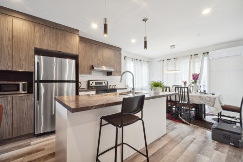 Kitchen - 163-161  - 165 Rue Goyette, Longueuil (Le Vieux-Longueuil), QC - Indoor Photo Showing Kitchen With Upgraded Kitchen