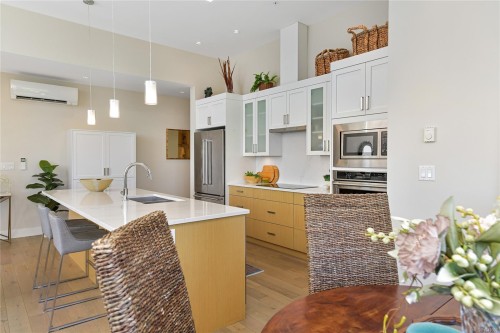 #401-9710 Fourth St, Sidney, BC 