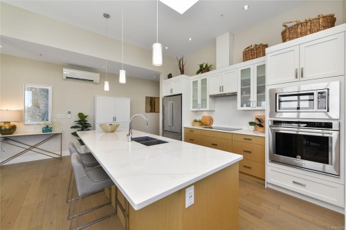 #401-9710 Fourth St, Sidney, BC 