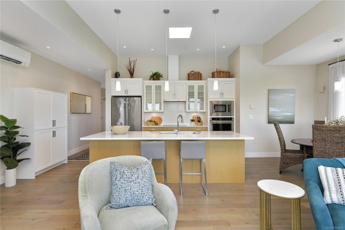 #401-9710 Fourth St, Sidney, BC 