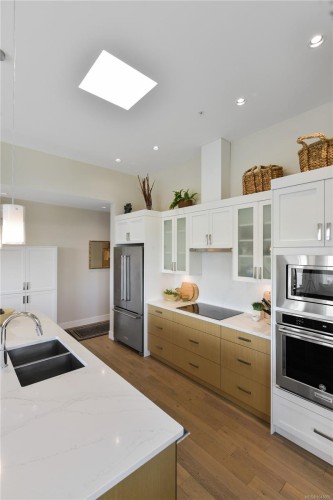 #401-9710 Fourth St, Sidney, BC 