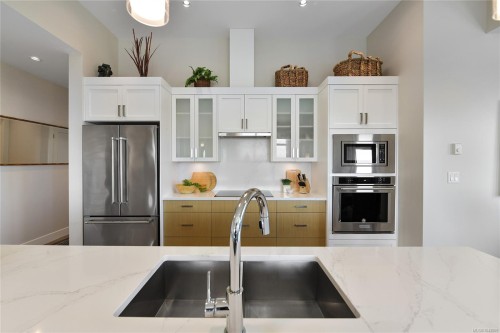 #401-9710 Fourth St, Sidney, BC 