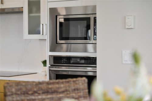#401-9710 Fourth St, Sidney, BC 