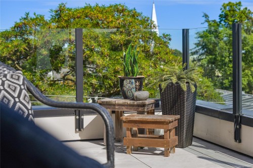 #401-9710 Fourth St, Sidney, BC 