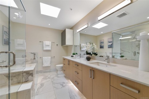 #401-9710 Fourth St, Sidney, BC 