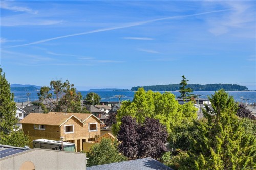 #401-9710 Fourth St, Sidney, BC 