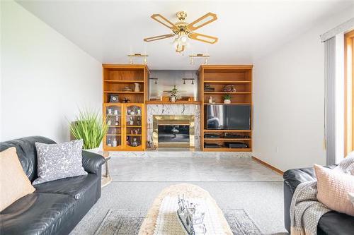 843 Rossmore Ave, West St Paul, MB 