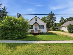 200 GARSON DR  Garson, MB R0E 0R0