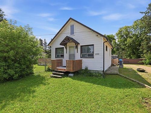 200 Garson Dr, Garson, MB 