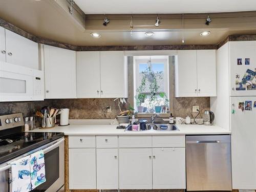 200 Garson Dr, Garson, MB 