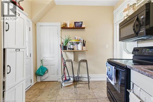 30 Ontario Avenue, Hamilton, ON - Indoor Photo Showing Kitchen