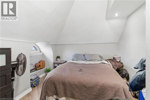 30 Ontario Avenue, Hamilton, ON - Indoor Photo Showing Bedroom