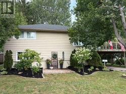 1208 BENNER AVENUE Fort Erie (Crescent Park), ON L2A 4N7
