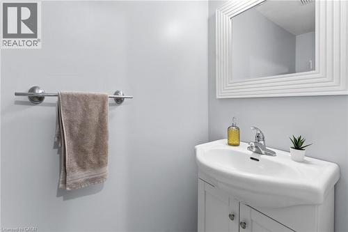 465 Beechwood Place Unit# 12, Waterloo, ON - Indoor Photo Showing Bathroom