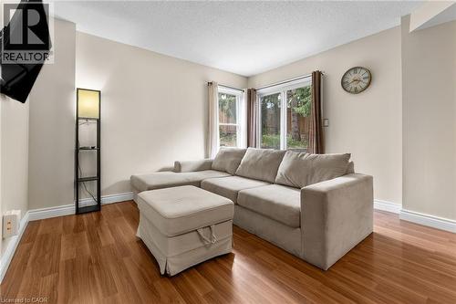 465 Beechwood Place Unit# 12, Waterloo, ON - Indoor Photo Showing Living Room