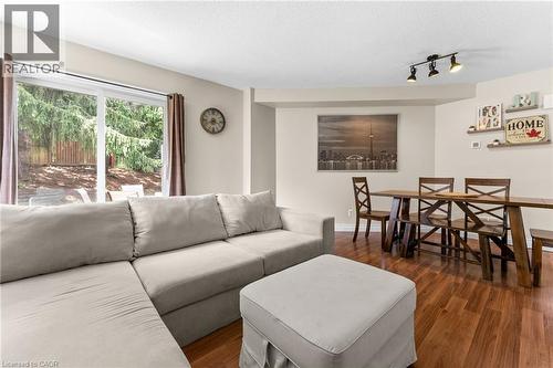 465 Beechwood Place Unit# 12, Waterloo, ON - Indoor Photo Showing Living Room
