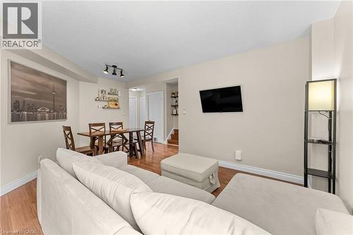 465 Beechwood Place Unit# 12, Waterloo, ON - Indoor Photo Showing Living Room