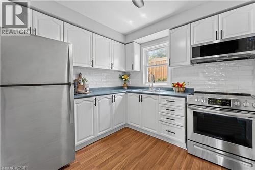 465 Beechwood Place Unit# 12, Waterloo, ON - Indoor Photo Showing Kitchen With Double Sink With Upgraded Kitchen