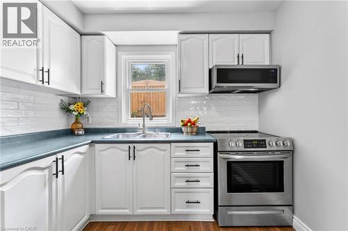 465 Beechwood Place Unit# 12, Waterloo, ON - Indoor Photo Showing Kitchen With Double Sink