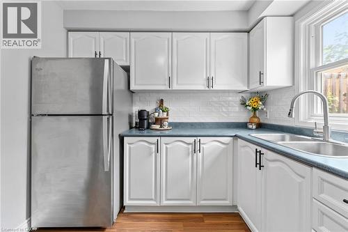 465 Beechwood Place Unit# 12, Waterloo, ON - Indoor Photo Showing Kitchen With Double Sink