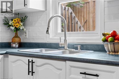 465 Beechwood Place Unit# 12, Waterloo, ON - Indoor Photo Showing Kitchen With Double Sink