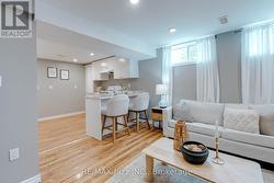 Kitchen with breakfast bar - 