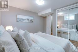 Lower primary bedroom with 2 windows and closet - 