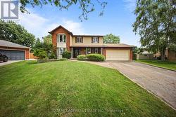 8 NOMAD COURT  Grimsby, ON L3M 4R9