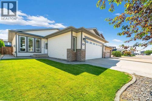 76 Somerset Place SE  Medicine Hat, AB T1B 0H1
