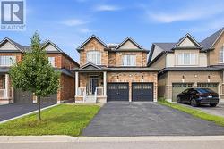 527 HALO STREET Oshawa, ON L1L 0H9