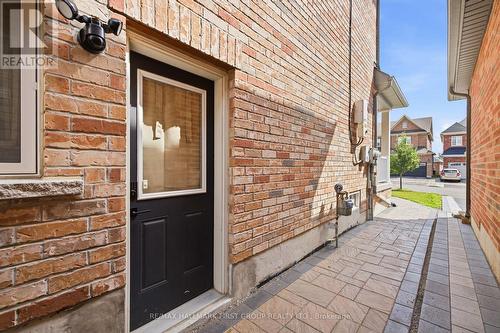 527 HALO STREET , Oshawa, Ontario L1L 0H9 2