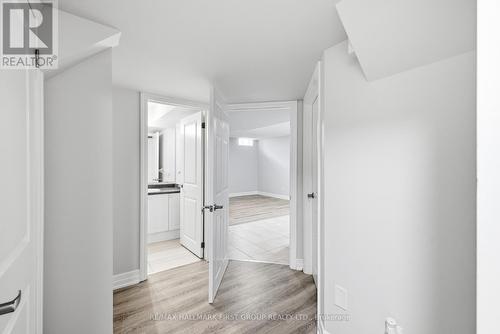527 HALO STREET , Oshawa, Ontario L1L 0H9 4