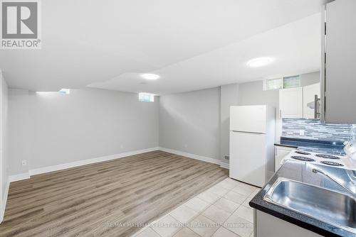 527 HALO STREET , Oshawa, Ontario L1L 0H9 5