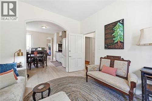 77 Murray Street E, Hamilton, ON - Indoor Photo Showing Living Room