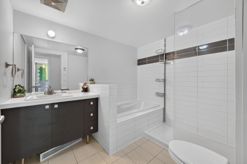 Bathroom - 612-10550 Place De L'Acadie, Montréal (Ahuntsic-Cartierville), QC - Indoor Photo Showing Bathroom