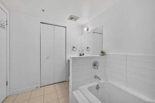 Bathroom - 612-10550 Place De L'Acadie, Montréal (Ahuntsic-Cartierville), QC - Indoor Photo Showing Bathroom