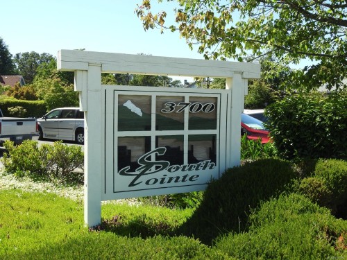 #307-3700 Carey Rd  Saanich, BC V8Z 4C2