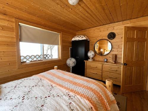 D742 Dam Road, Emo, ON - Indoor Photo Showing Bedroom