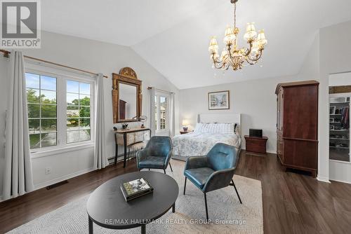 Primary Bedroom with vaulted ceilings - 29 Depper Place, Ottawa, ON 