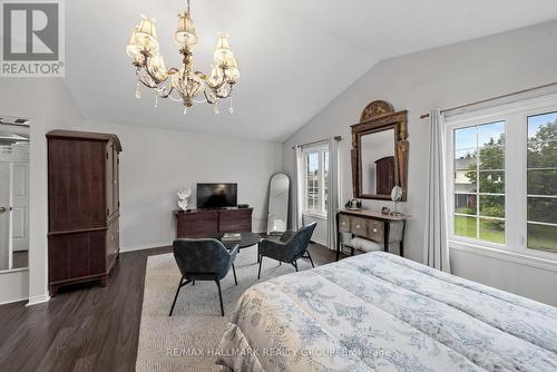 Primary Bedroom with vaulted ceilings - 29 Depper Place, Ottawa, ON 