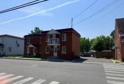 75  - 77 Rue Blainville O.  Sainte-Thérèse, QC J7E 1X5