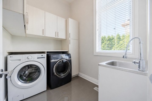 Salle de lavage - 4110 Rue De Louviers, Brossard, QC - Indoor Photo Showing Laundry Room