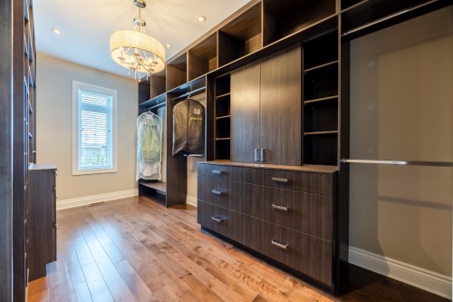 Penderie (Walk-in) - 4110 Rue De Louviers, Brossard, QC - Indoor