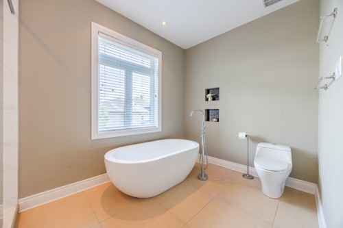 Salle de bains attenante à la CCP - 4110 Rue De Louviers, Brossard, QC - Indoor Photo Showing Bathroom