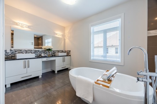 Salle de bains - 4110 Rue De Louviers, Brossard, QC - Indoor Photo Showing Bathroom