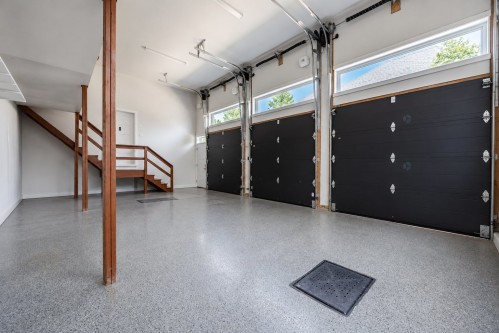 Garage - 4110 Rue De Louviers, Brossard, QC - Indoor Photo Showing Garage