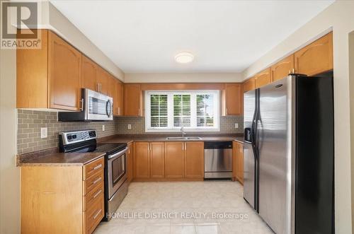 901 Bennett Boulevard, Milton, ON - Indoor Photo Showing Kitchen