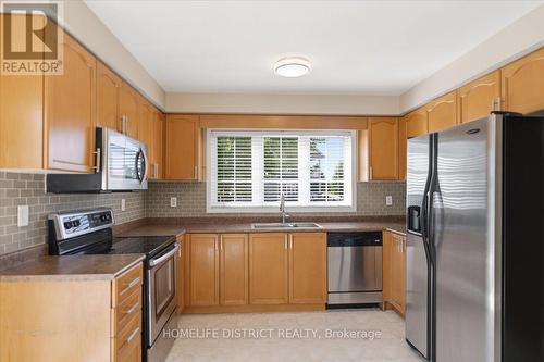 901 Bennett Boulevard, Milton, ON - Indoor Photo Showing Kitchen With Double Sink