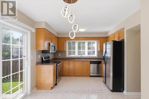 901 Bennett Boulevard, Milton, ON - Indoor Photo Showing Kitchen
